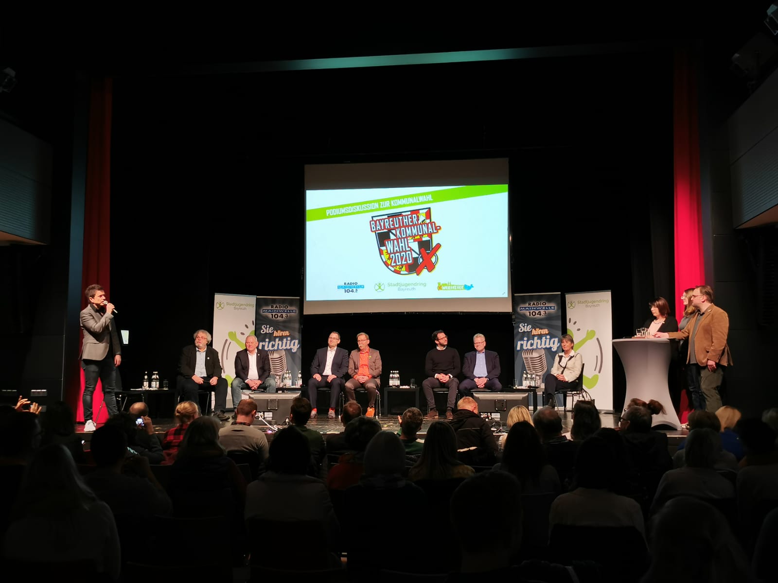 Podiumsdiskussion zur Wahl der/s Oberbürgermeisters/in